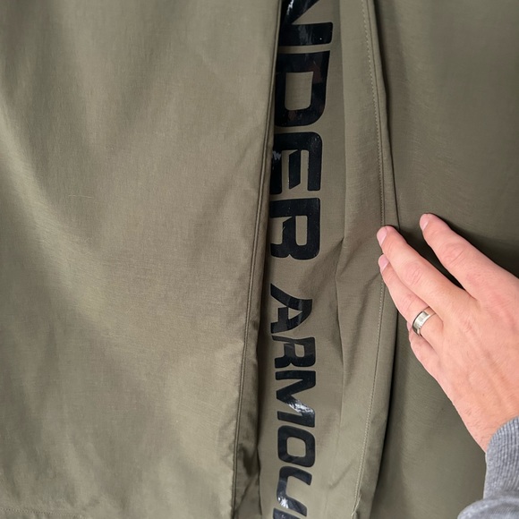 UnderArmour Running Jacket - Picture 3 of 4